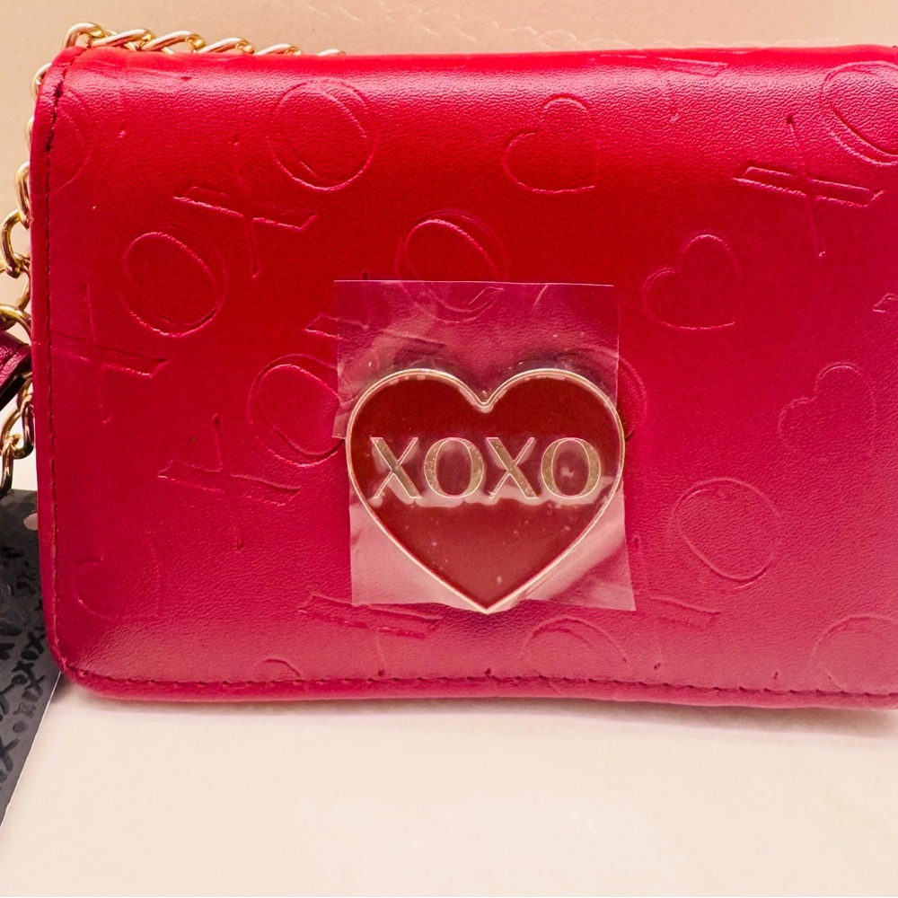 XOXO Pink Embossed Heart Clutch